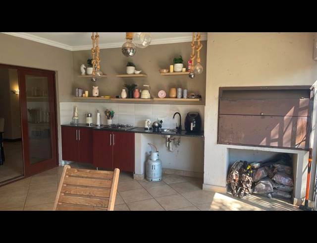 5 BEDROOM HOUSE FOR SALE IN STONERIDGE